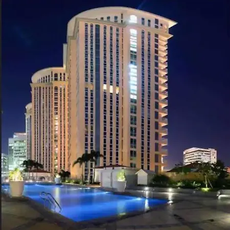 Luxury Bgc Condo In Taguig, Mckinley - Covered Parking And Wifi Free